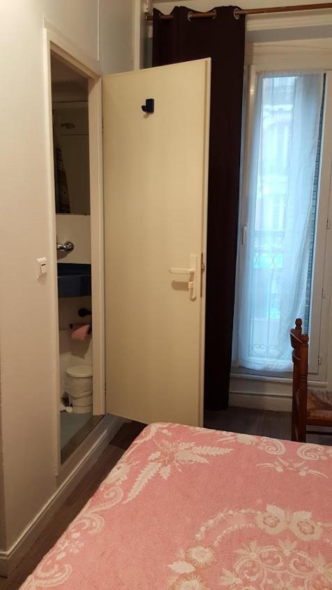 Hotel Feria Кліші Екстер'єр фото
